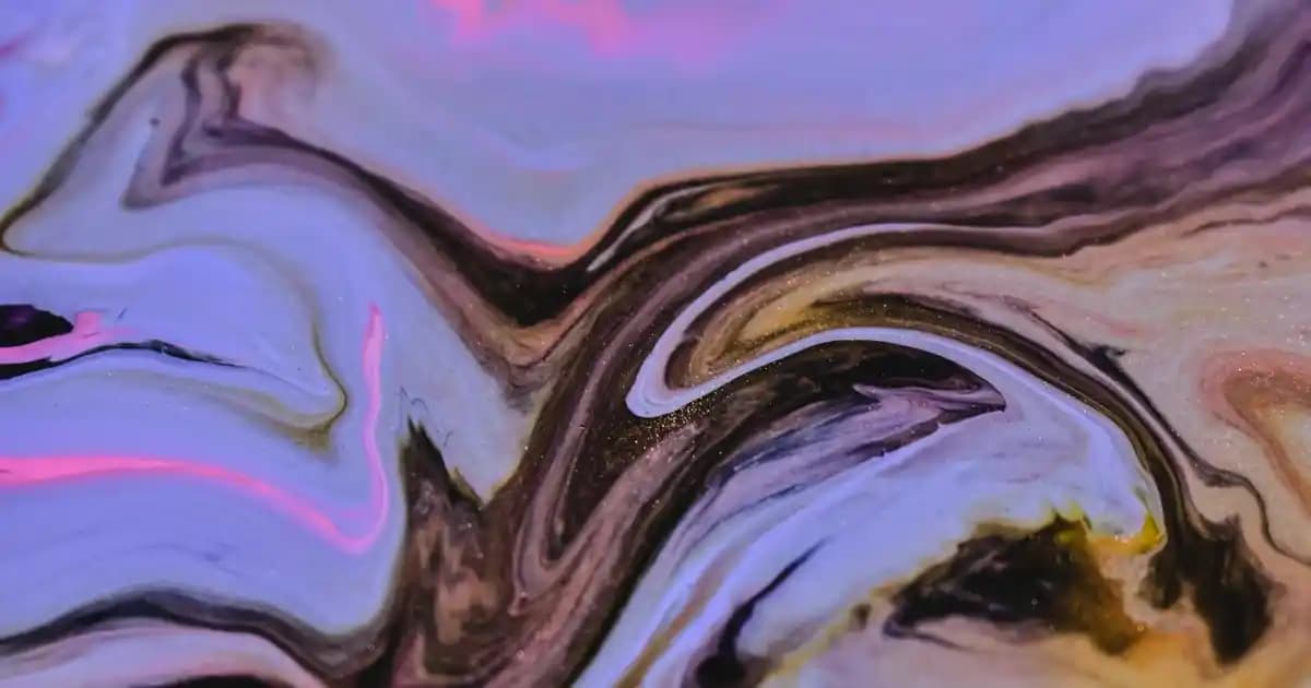 Keten Kumaş Pantolonlar: Yaz Aylarında Şıklık ve Rahatlığın Güçlü Buluşması