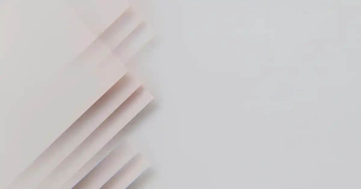 Kırmızı Blazer ve Ayakkabı Kombinasyonlarıyla Şıklık ve Cesur Duruşun Sırları