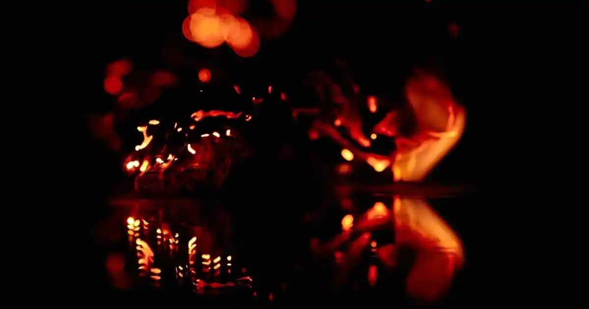 Koyu Mavi Erkek Gömlekleri: Stil ve Kombinasyon İpuçlarıyla Şıklık Yaratın