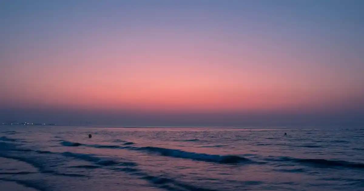 Nike Air Max 270 Kadın Mor Spor Ayakkabılar: Şıklık ve Konforun Birleştiği Model