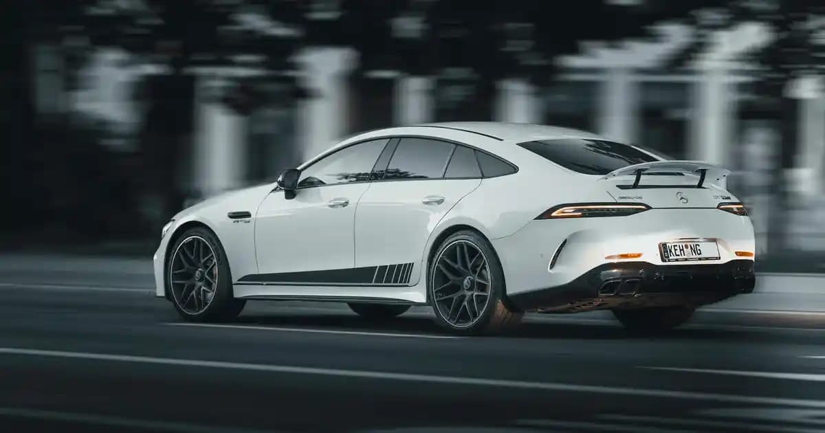 Nike Basketbol Çantası: Dayanıklı ve Şık Spor ve Günlük Kullanım Çantası