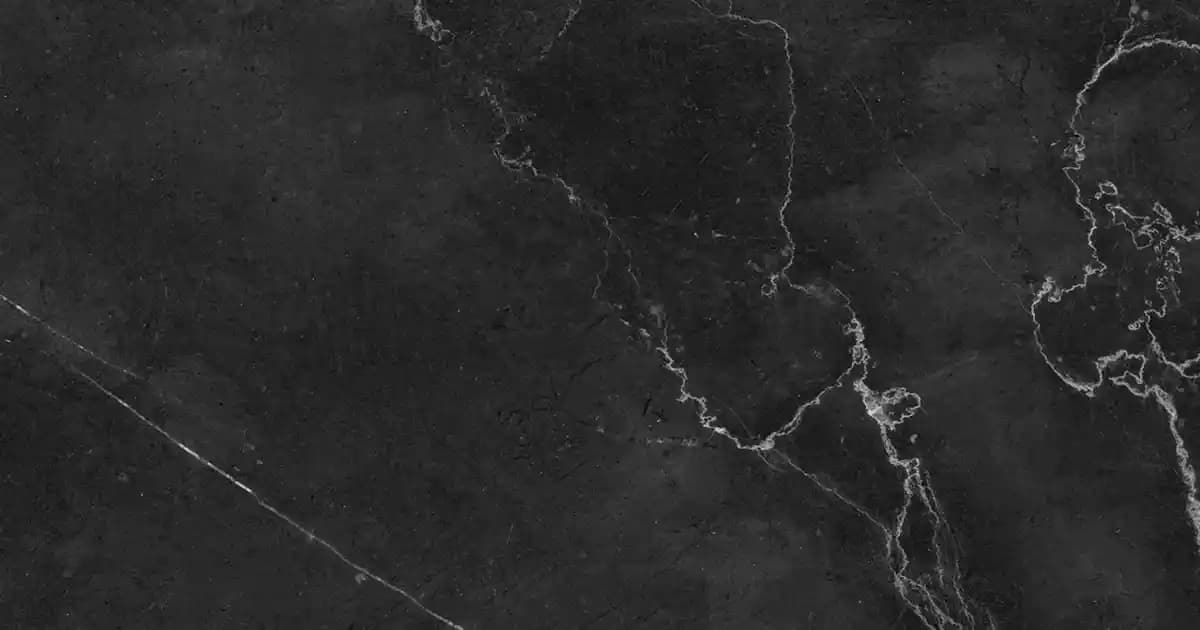 Nike'nin Pembe Voleybol Ayakkabıları ile Sahada Şıklık ve Performansı Bir Arada Yakala