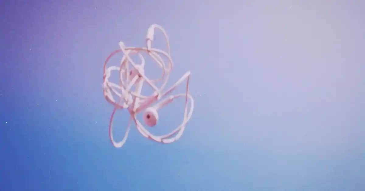 Nike Pembe Beyaz Ayakkabılar: Şıklık ve Konforun Birlikte Sunulduğu Modern Tasarımlar