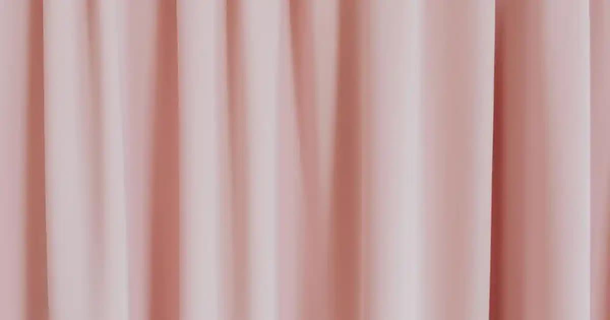 Siyah Beyaz Tech Fleece: Modern Giyimde Şıklık ve Konforun Birleşimi