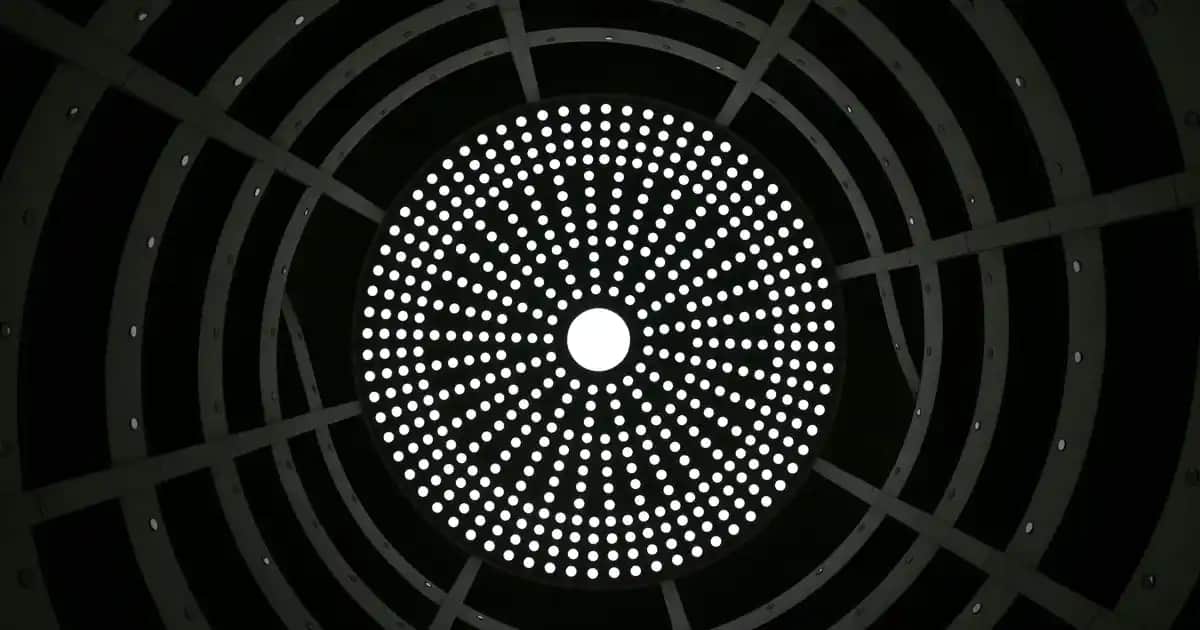 Siyah Takım Elbise Altına Beyaz Spor Ayakkabı Kullanımı ve Stil İpuçları