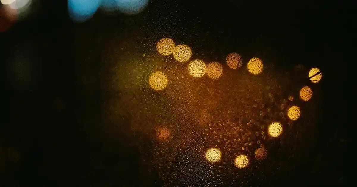 Siyah Tişört Kombinleri Çanta ve Ayakkabıyla Şıklık Yaratmanın Yolları