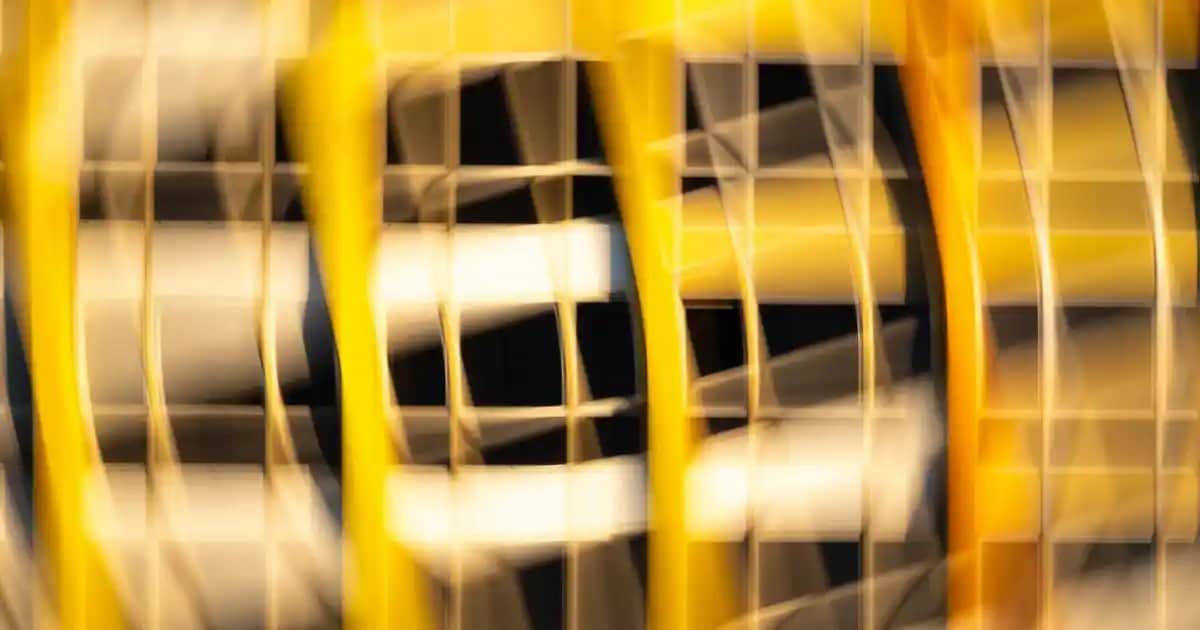 Skechers Kadın Simli Ayakkabılar: Şıklık ve Konforu Bir Arada Sunan Modern Tasarımlar