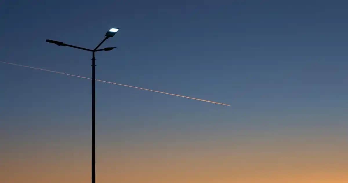 Ünlülerin Spor Ayakkabıları: Moda ve Konforun Buluştuğu Güncel Trendler