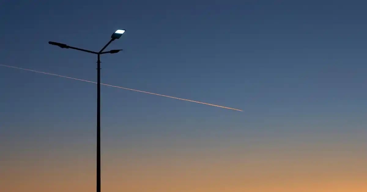 Ünlülerin Spor Ayakkabıları: Moda ve Konforun Buluştuğu Güncel Trendler