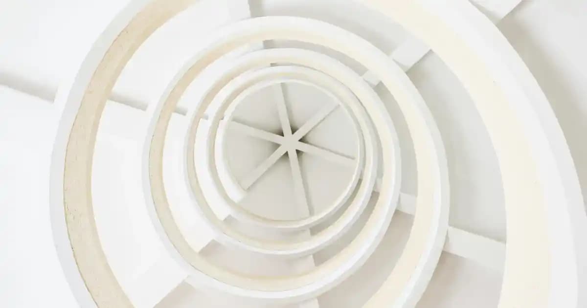 Valentino Siyah Ayakkabılar: Şıklık ve Zarafetin Zamansız Simgesi