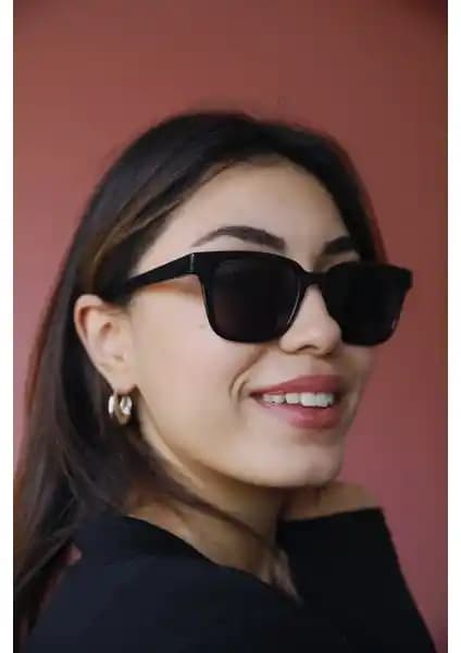 Bilge Karga Elvin Siyah Güneş Gözlüğü Kadınlar İçin Şık ve Dayanıklı Tasarım