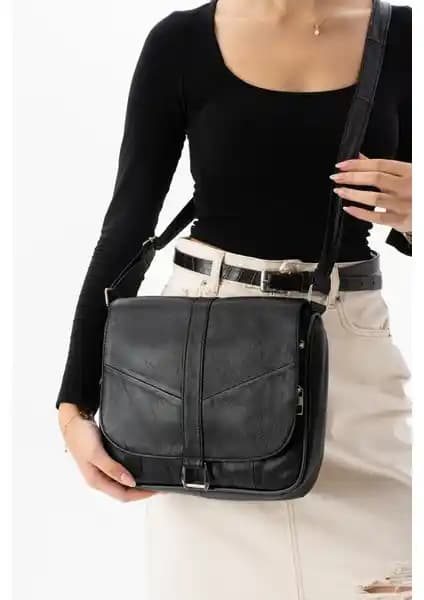 Kadın Çantası Karşılaştırması: Hakiki Deri Postacı ve Monogram Omuz Çantası Özellikleri