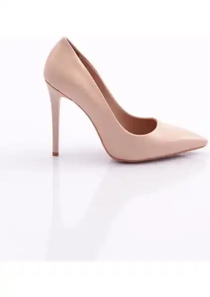 Kadın Sivri Burun Parmak Dekolteli Topuklu Ayakkabı Şıklık ve Konfor Sunan Modern Tasarım