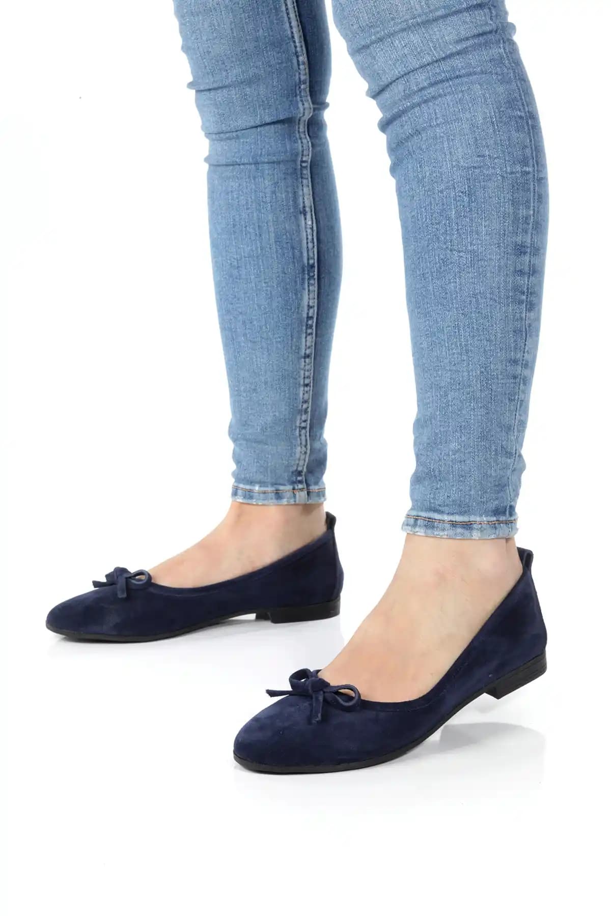 ÜNAL ÖZER Kadın Lacivert Süet Hakiki Deri Fiyonklu Babet: Şıklık ve Konforun Buluşması