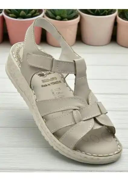 Ispartalılar 8150 ve Gezer Yazlık Kadın Sandaletleri Karşılaştırması ve Özellikleri