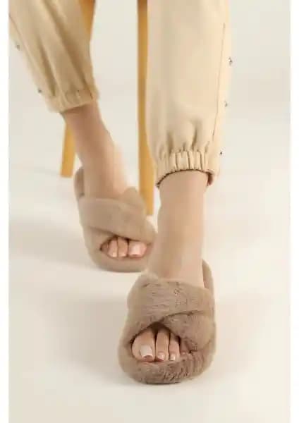 Kadın Ev Terliği Karşılaştırması: Fluffy ve ModaFrato Modellerinin Özellikleri