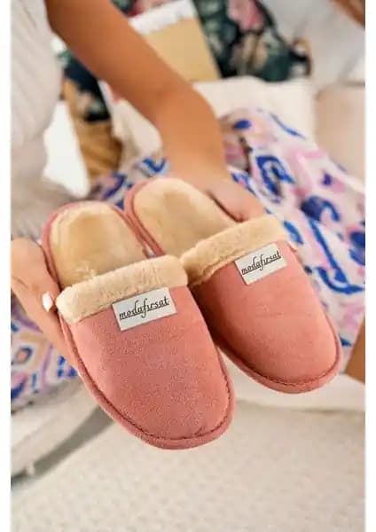 Kadın Ev Terliği Karşılaştırması: Kürklü ve Scottish Modellerinin Özellikleri