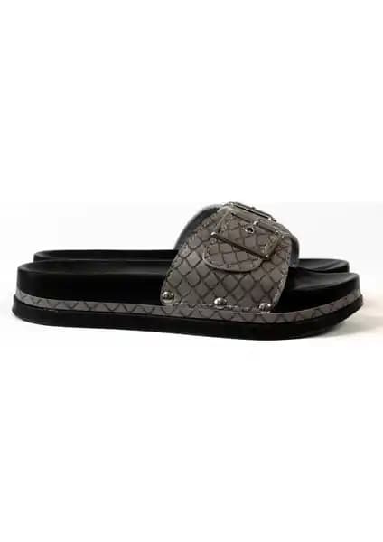 Kadın Günlük Terlik Karşılaştırması: Mubaco Desenli Füme ve Neon Shoes Darma Modelleri