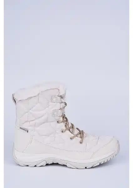 Kadın Kar Botları Karşılaştırması: Su Geçirmez ve Sıcak Tutma Özellikleri