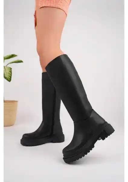 Kadın Kış Ayakkabıları Karşılaştırması: Kalın Taban Çizme ve Postal Bot Modelleri