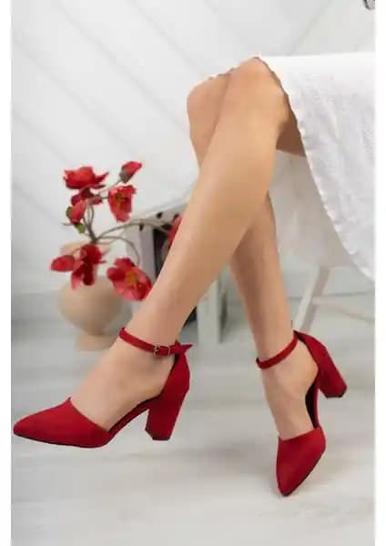 Kadın Klasik Ayakkabılar Karşılaştırması: Topuklu ve Sivri Burun Modelleri Analizi