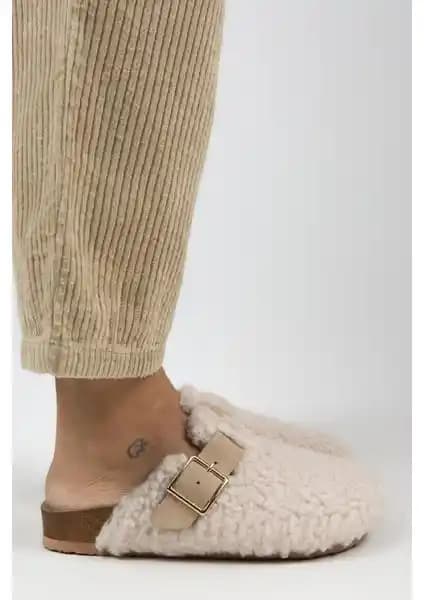 Kadın Kürklü Terlik Modelleri Karşılaştırması: Konfor ve Şıklık Analizi