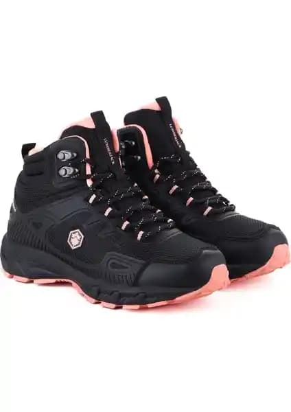 Kadın Outdoor Botları Karşılaştırması: Su Geçirmez ve Şık Modellerin Özellikleri