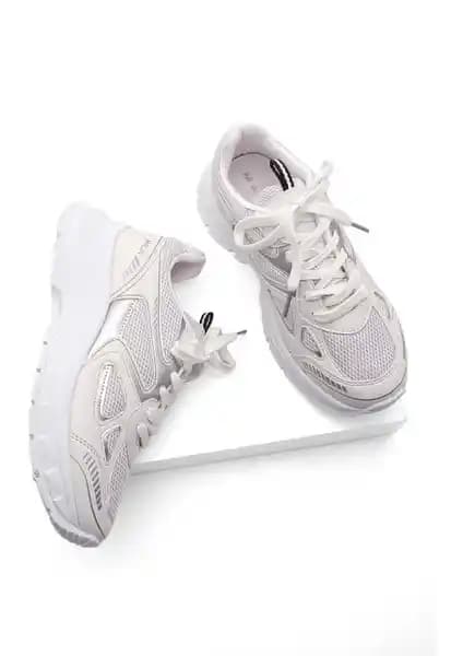 Kadın Spor Ayakkabıları: Marjin Nevila ve Pasyone Siyah Sneaker Karşılaştırması