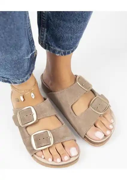 Kadınlar İçin Hakiki Deri ve Nubuk Deri Terlik Karşılaştırması ve Seçim Rehberi