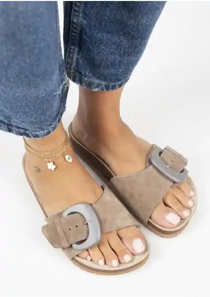 Manijero Alandra ve Zeta Kadın Deri Terlikleri Karşılaştırması ve Özellikleri