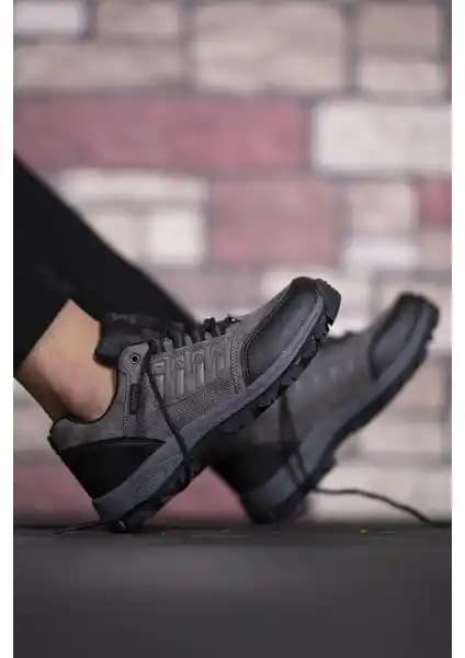 Riccon Füme Trekking ve Siyah Kışlık Sneaker Bot Karşılaştırması: Özellikler ve Kullanım Alanları