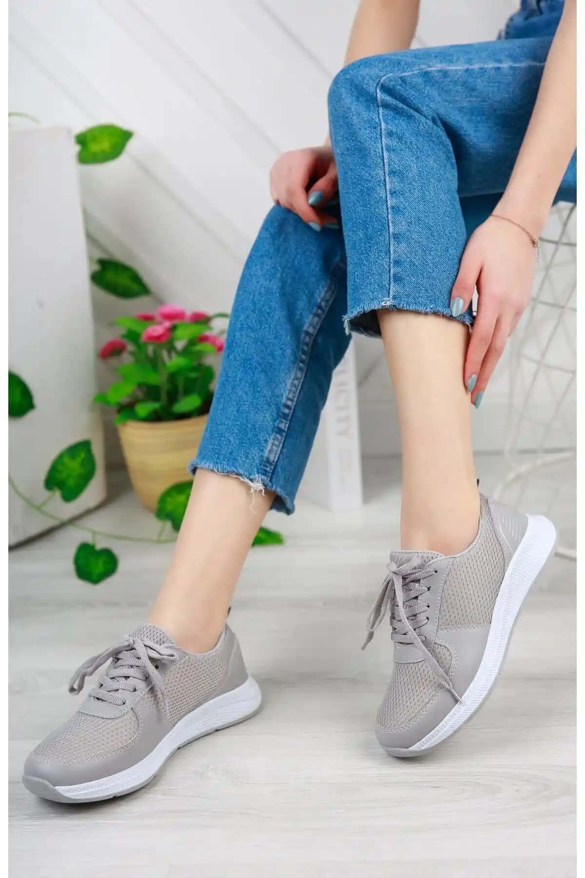 Aleza Shoes Gri Kadın Fileli Sneaker Modern Tasarım ve Günlük Konfor Bir Arada