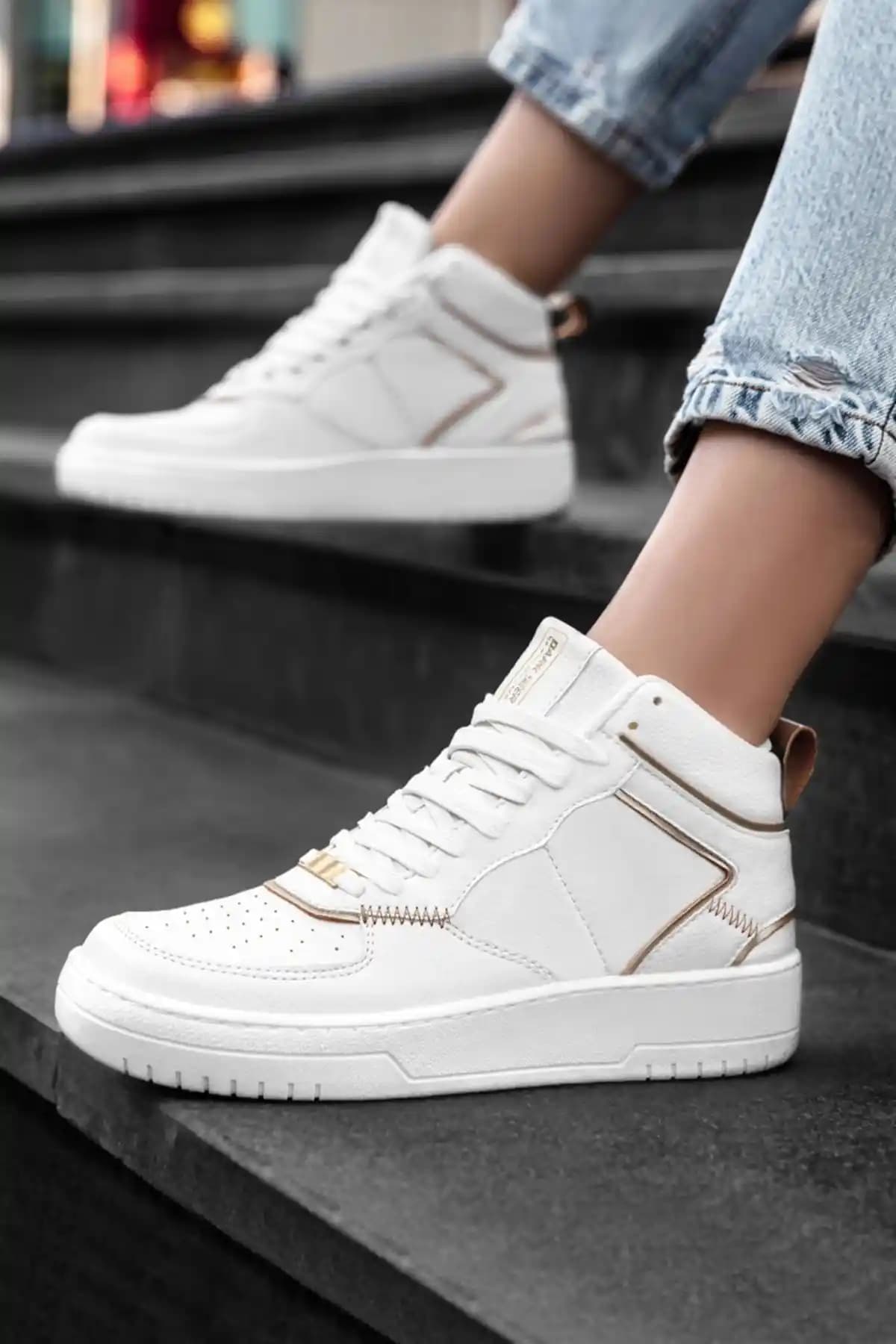 Dark Seer Ds Maya Beyaz Kadın Sneaker: Şıklık ve Konforu Bir Arada Sunan Modern Tasarım