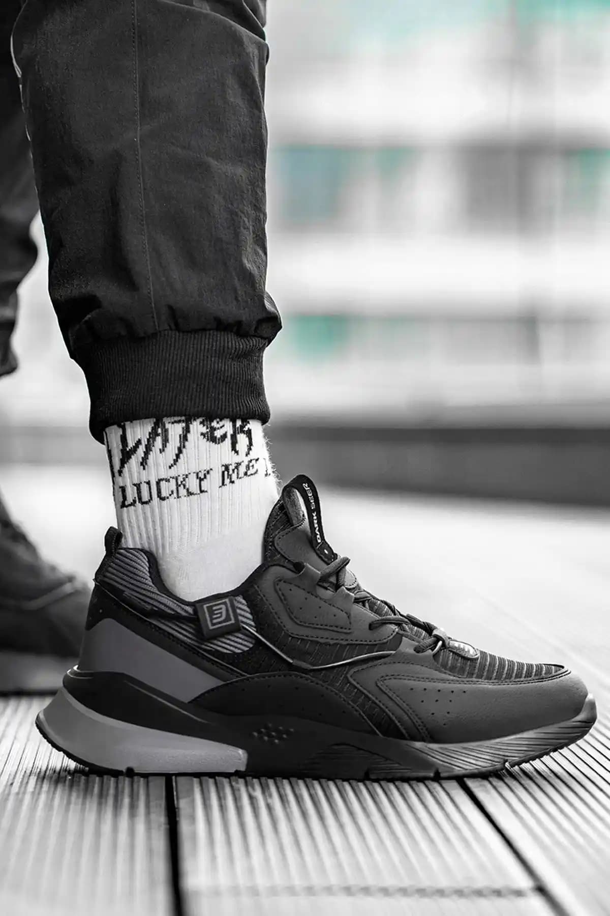 Dark Seer Siyah Füme Unisex Sneaker: Şıklık ve Konforun Birleştiği Modern Spor Ayakkabı