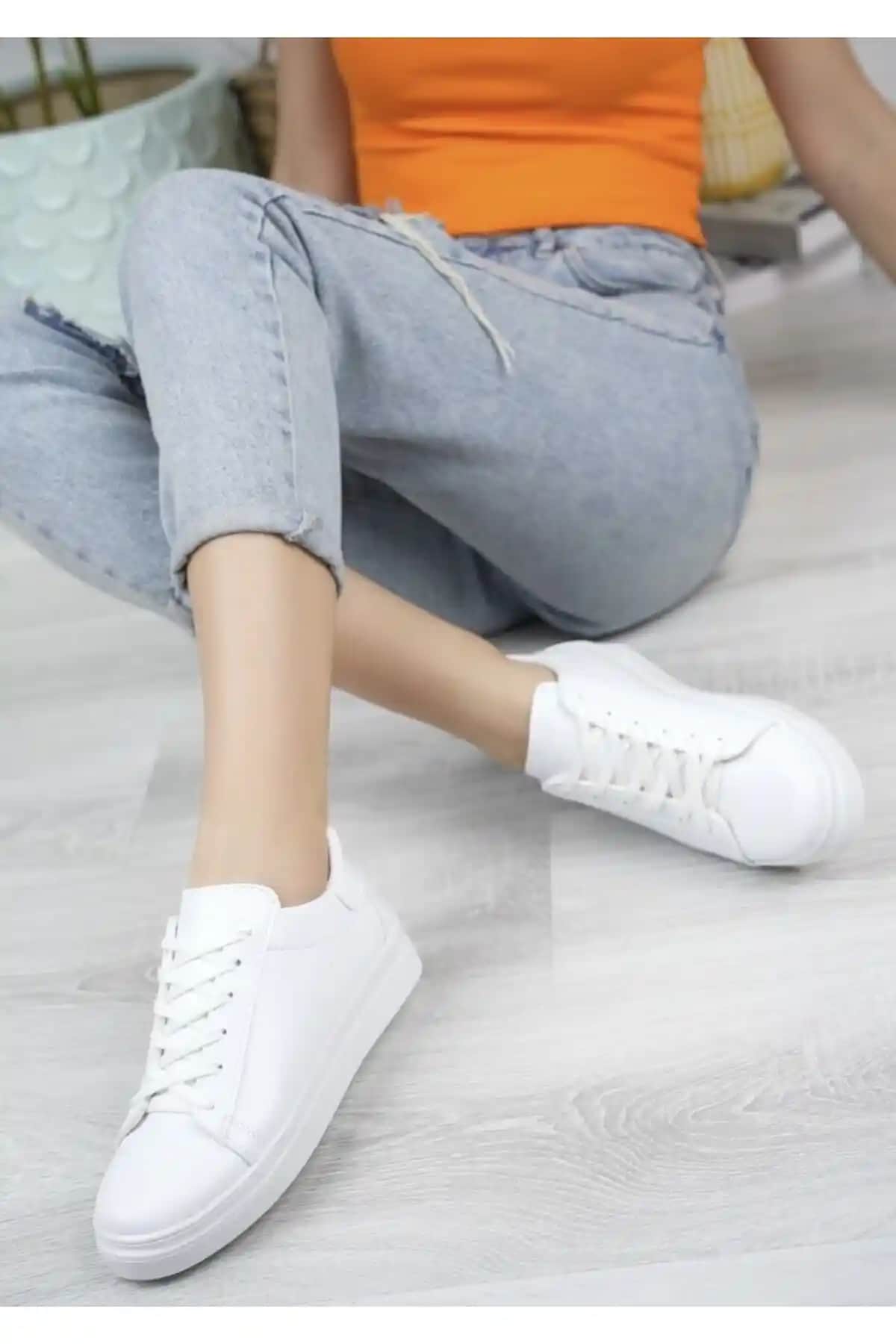Diclepolat Kadın Beyaz Spor Ayakkabı Günlük Şıklık ve Konfor Sunan Modern Tasarım