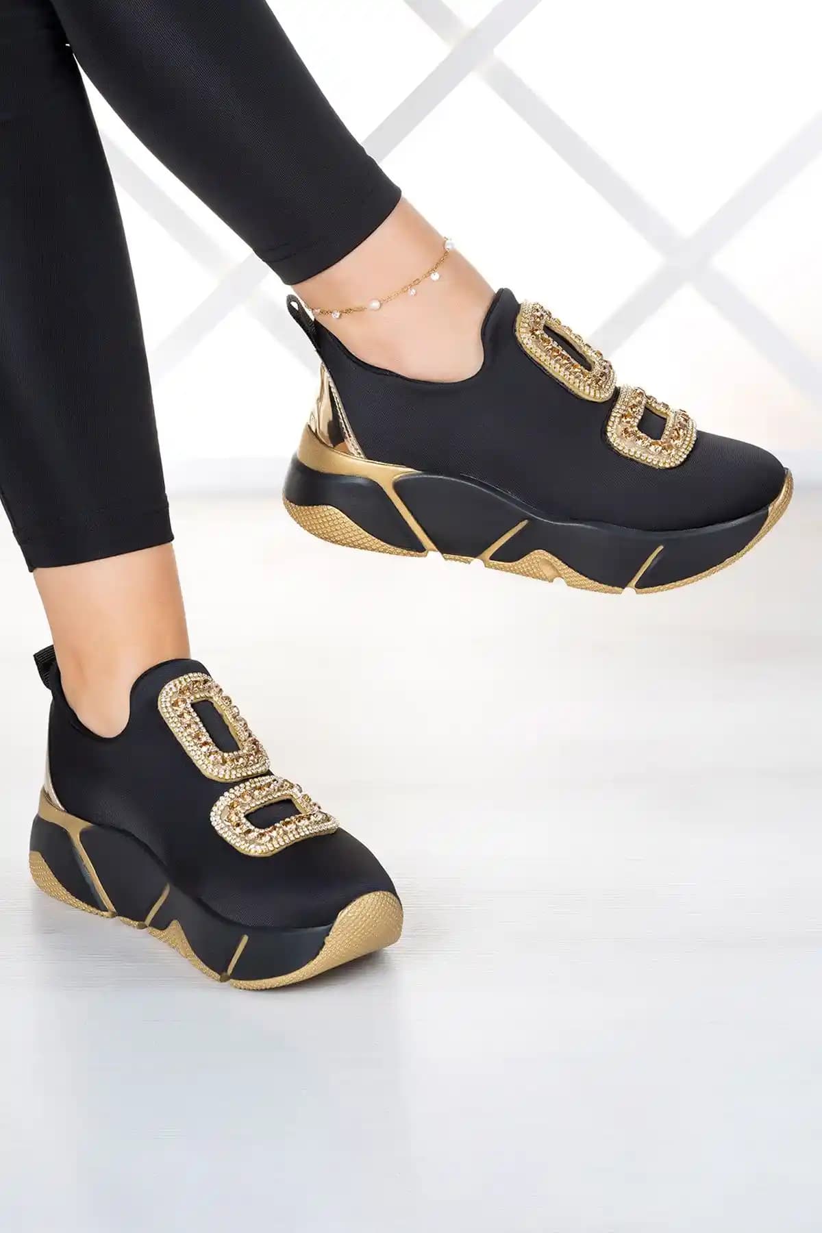 Erkan Saçmacı Almendra Altın Streç Taşlı Sneaker Modern Tasarım ve Konfor Sunar