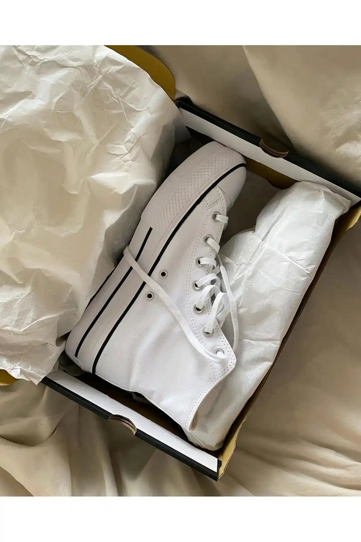 Gossip Team Beyaz Unisex Platform Spor Ayakkabısı Kalın Tabanlı ve Bağcıklı Tasarım