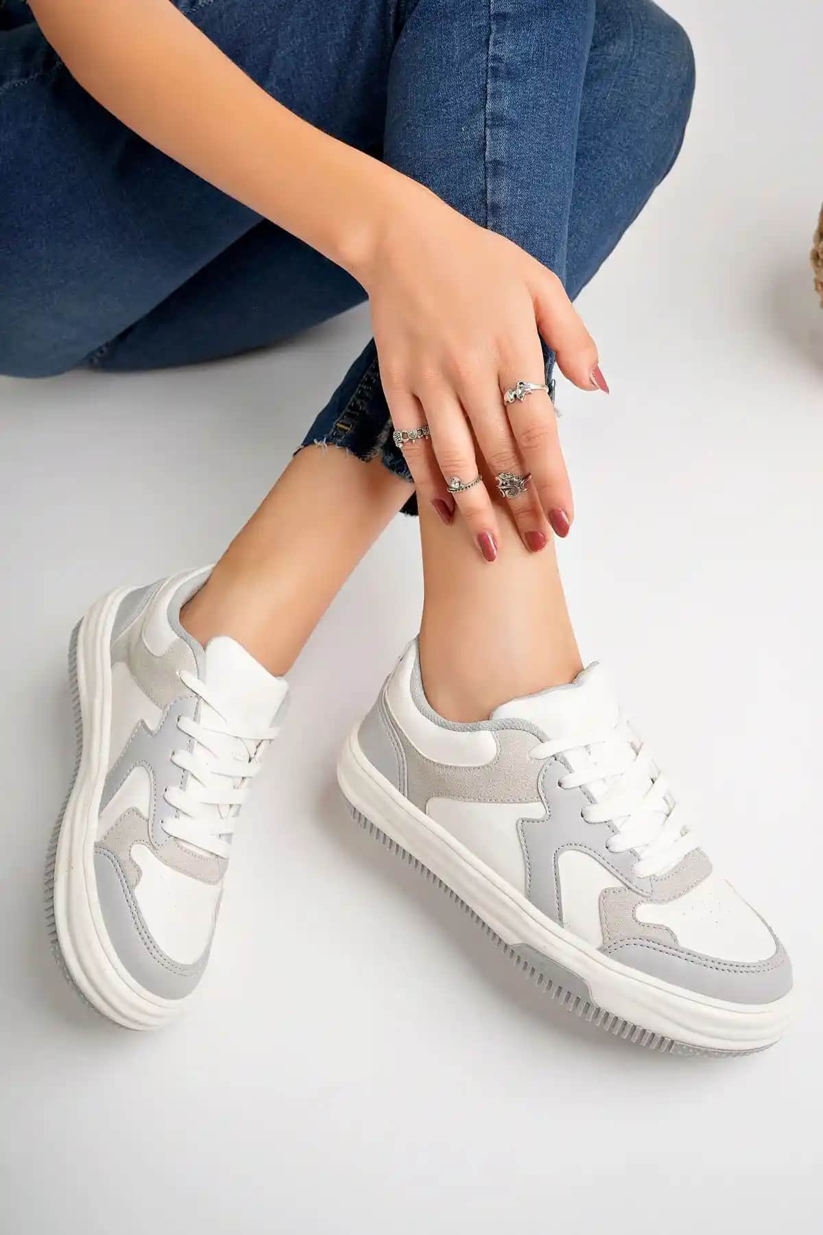 Kadın Günlük Spor Ayakkabı Pasyone Gri Sneaker Şıklık ve Konforu Bir Arada Sunar