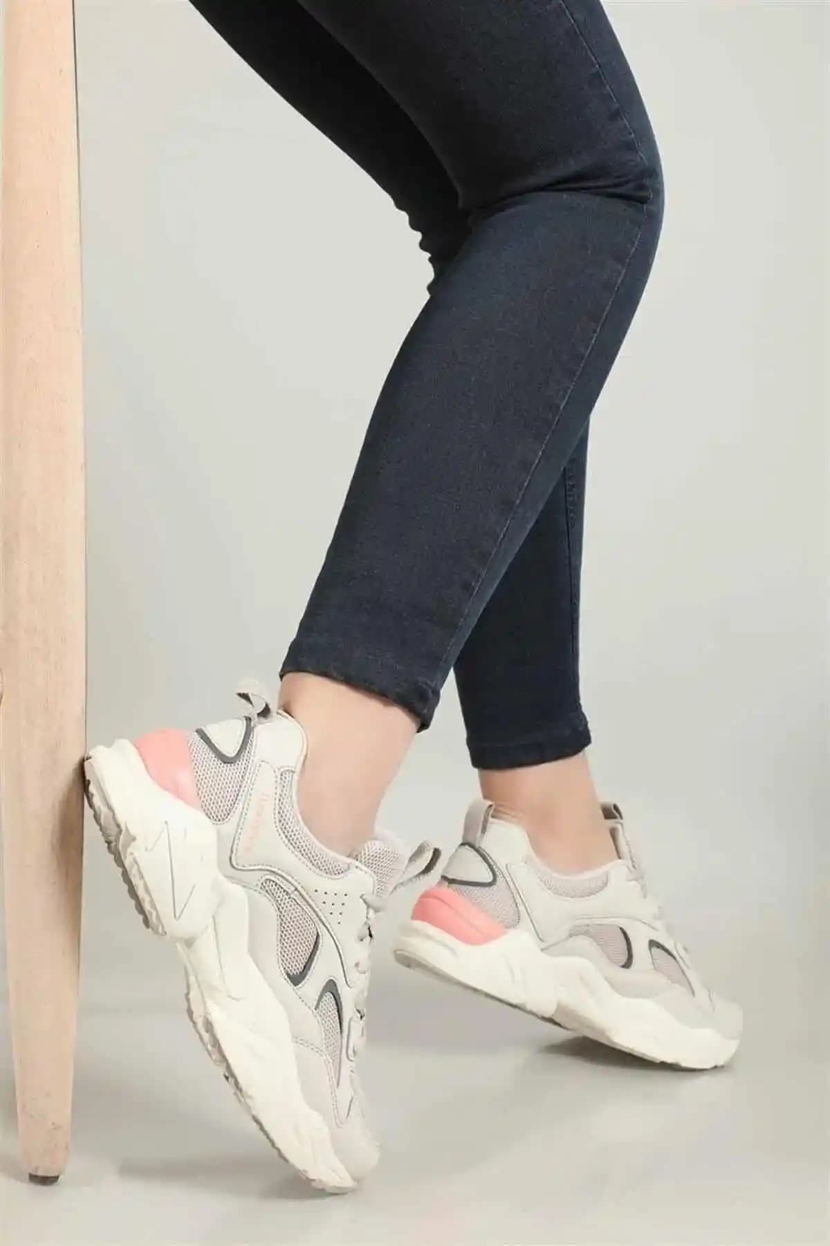 Lumberjack Kadın Sneakers: Günlük Şıklık ve Konfor Sunan Modern Spor Ayakkabılar