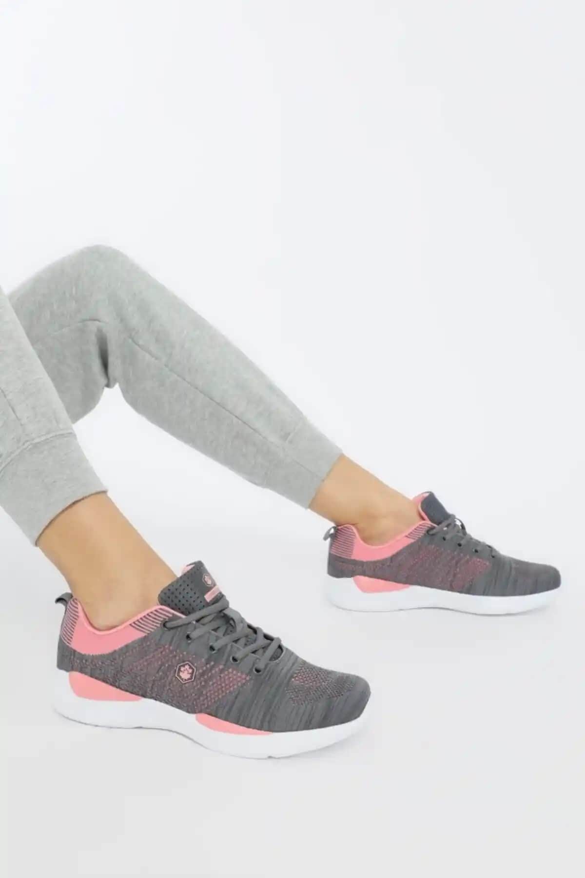 Lumberjack Wolky Gri Kadın Sneaker: Günlük Şıklık ve Konfor Sunan Modern Tasarım