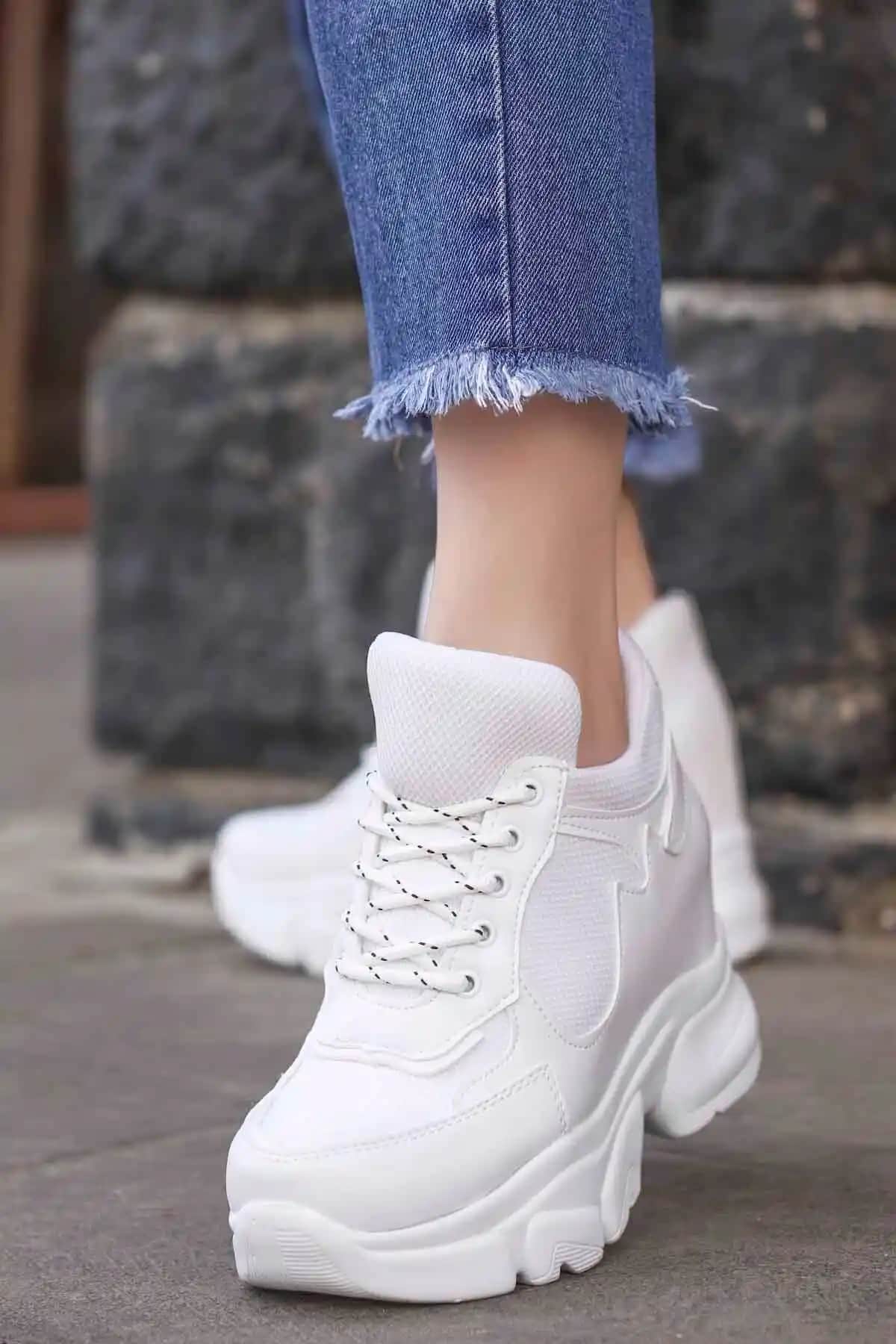 Mamito Gizli Topuk Spor Ayakkabısı: Şıklık ve Konforu Bir Arada Sunan Modern Tasarım