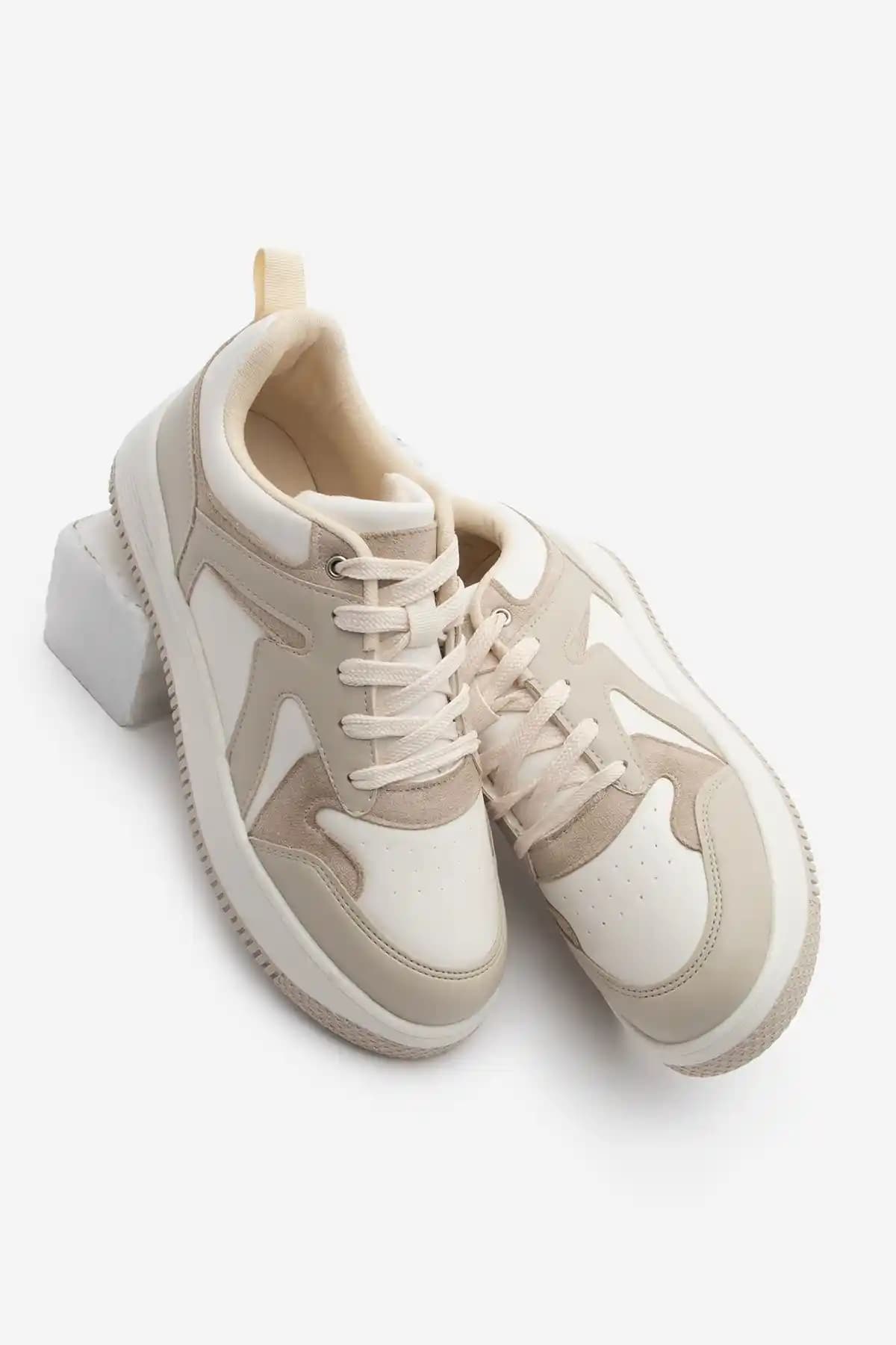 Marjin Aryan Bej Kadın Sneaker: Şıklık ve Konforu Bir Arada Sunan Modern Tasarım