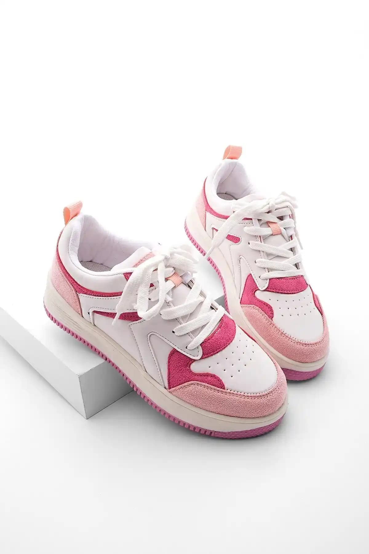 Marjin Aryan Kadın Spor Ayakkabısı Modern Tasarım ve Konfor Sunar