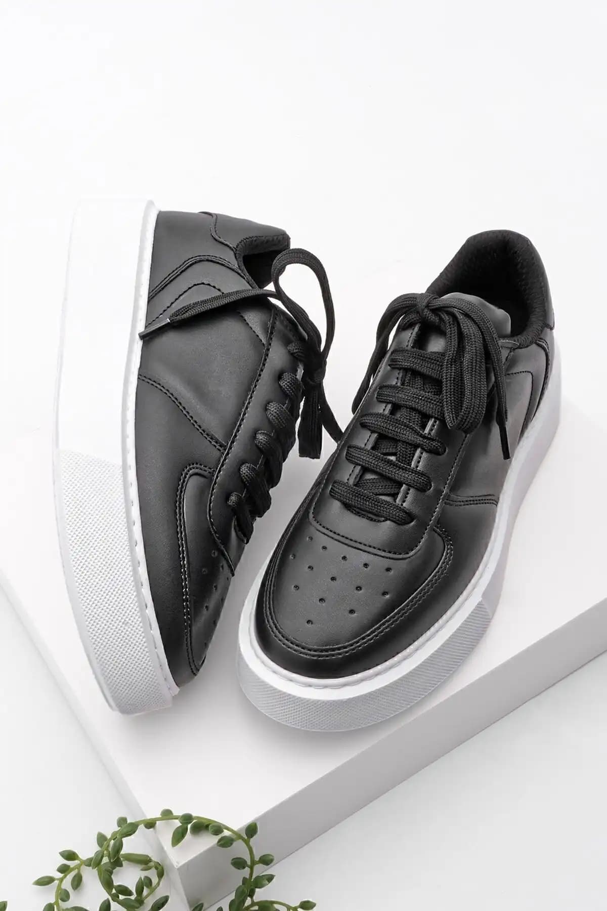 Marjin Azin Siyah Kadın Sneaker: Günlük Şıklık ve Rahatlık İçin Modern Tasarım