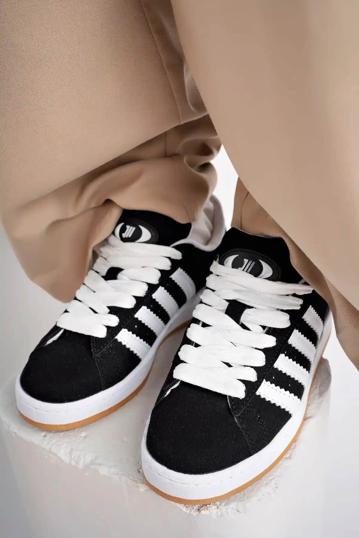 McDark Unisex Siyah Beyaz Spor Ayakkabı Modeli: Modern ve Konforlu Tasarım Özellikleri