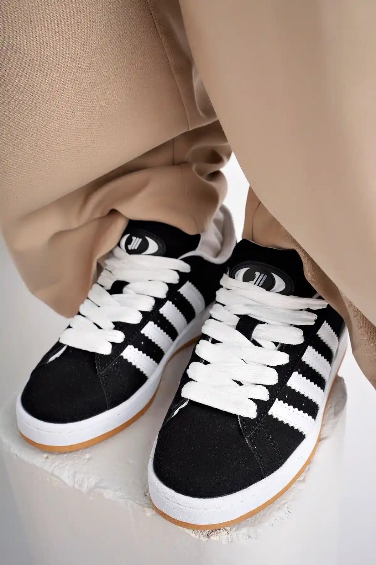 McDark Unisex Siyah Beyaz Spor Ayakkabı Modeli: Modern ve Konforlu Tasarım Özellikleri