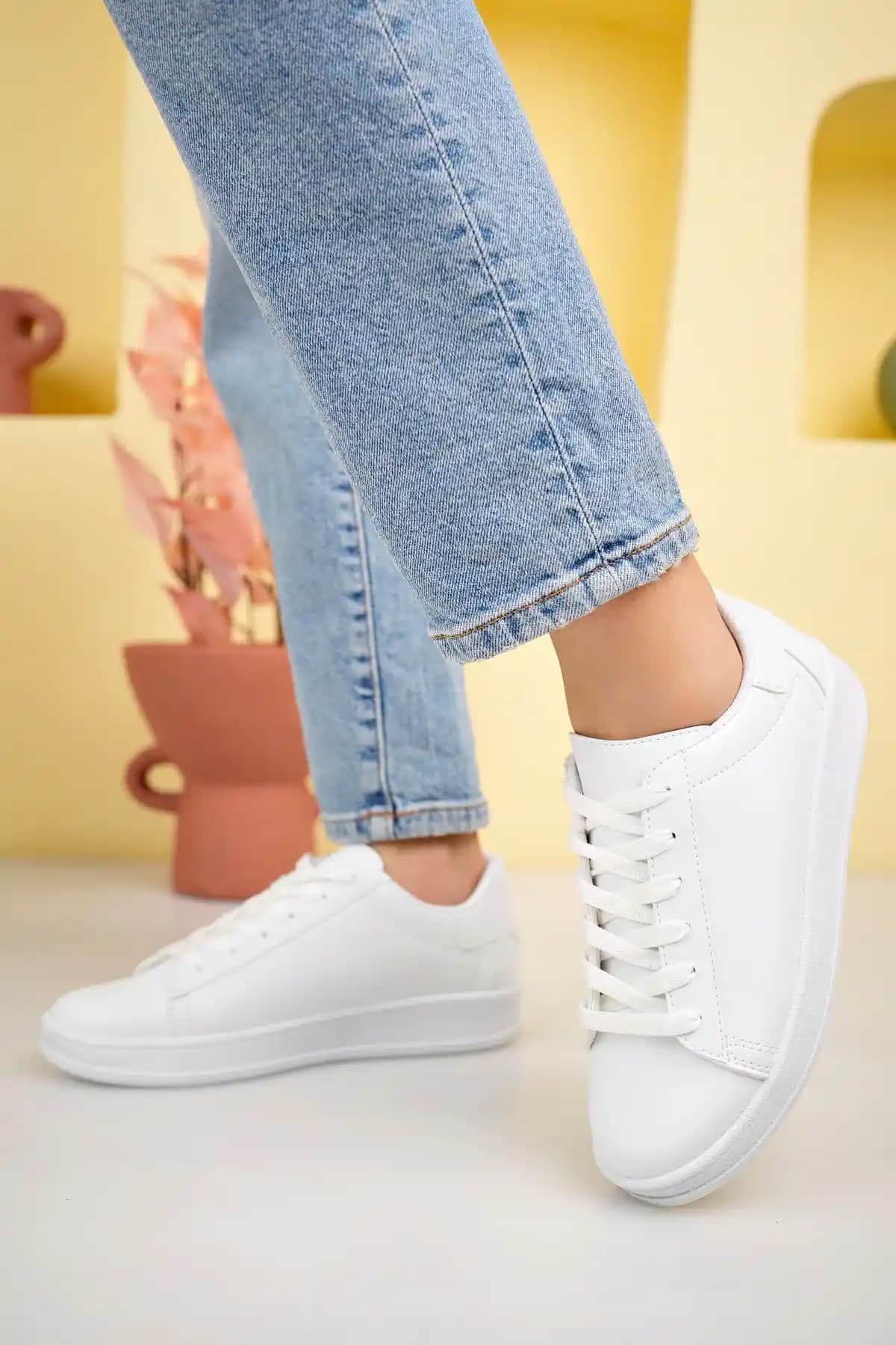 MİADORA Kadın Spor Ayakkabı Günlük Kullanım İçin Şık ve Rahat Tasarım