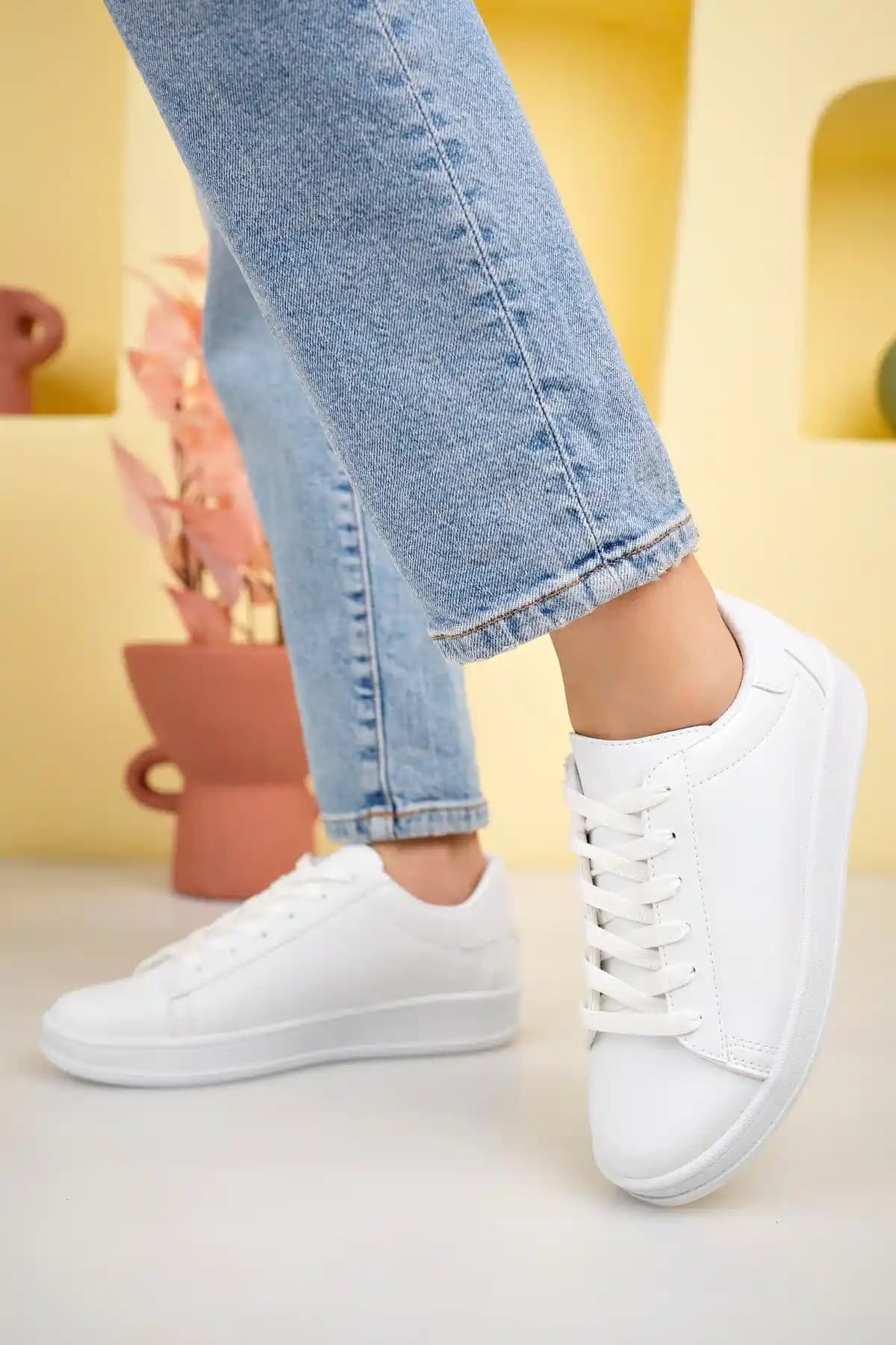 MİADORA Kadın Spor Ayakkabı Günlük Kullanım İçin Şık ve Rahat Tasarım