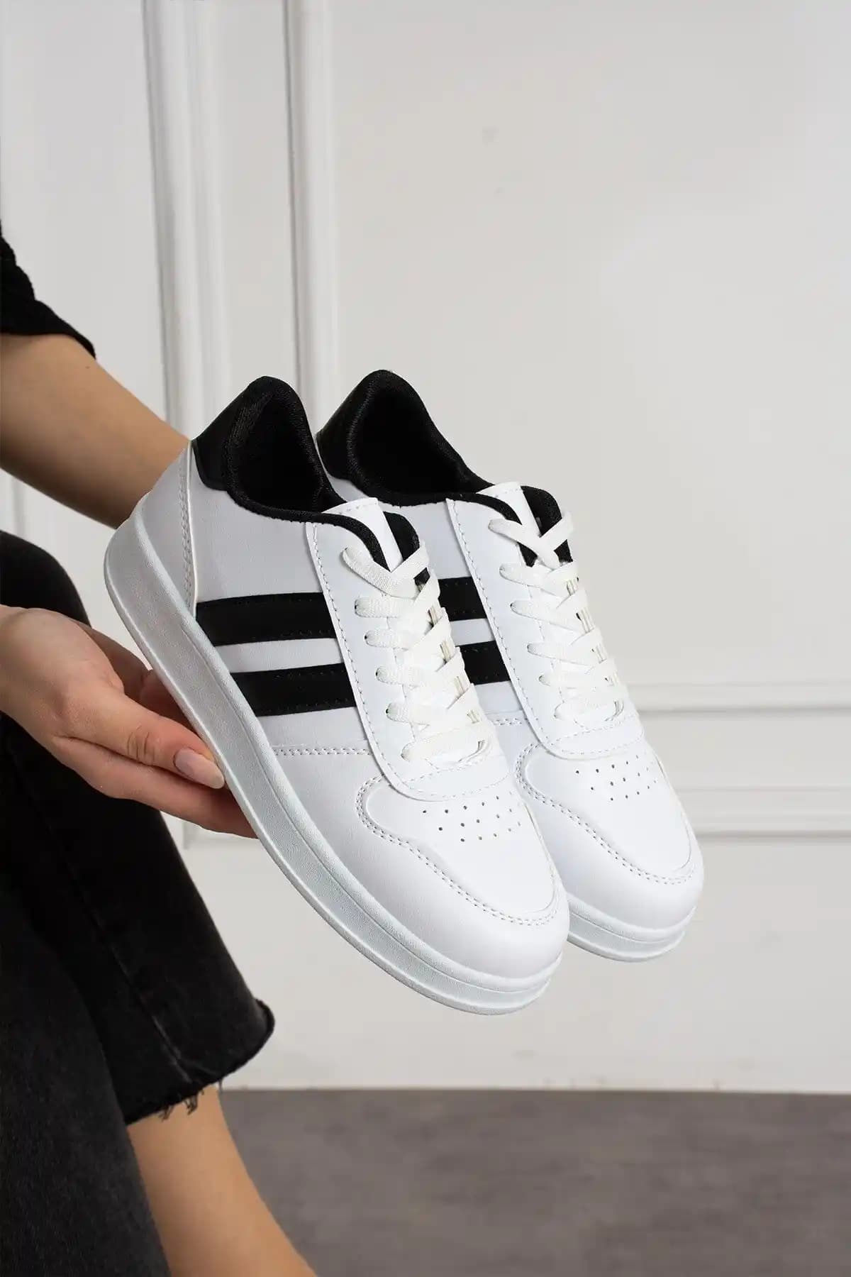 Miss Ezze Kadın Beyaz Sneaker Şıklık ve Konforu Bir Arada Sunar