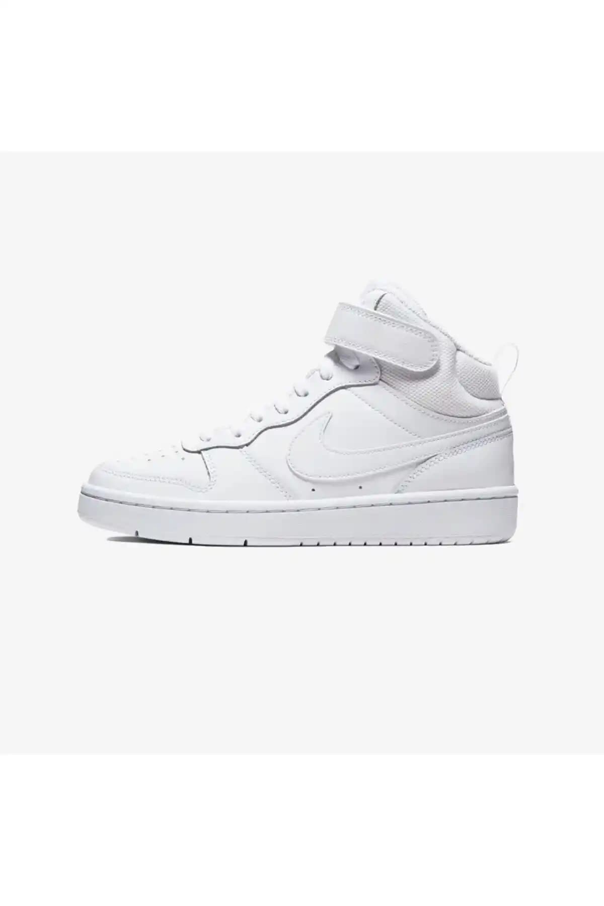 Nike Kadın Beyaz Günlük Spor Ayakkabı Modern Tasarım ve Konfor Sunar